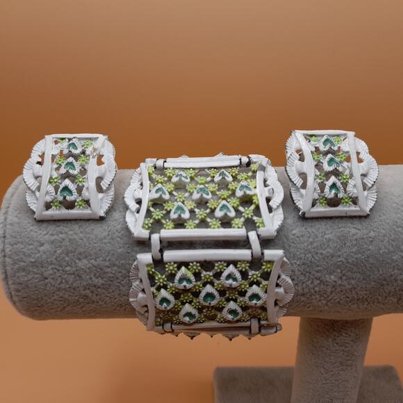 Vintage White Green Enamel Jewelry: Bracelet Clip Earrings, Mid-Century Jewelry - Picture 10 of 10